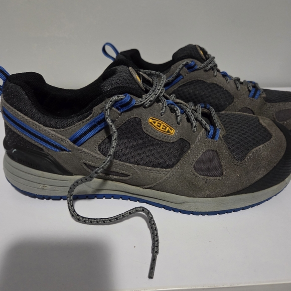 Keen Black and Gray Outdoor Shoes with Blue Highlights - Picture 2 of 8